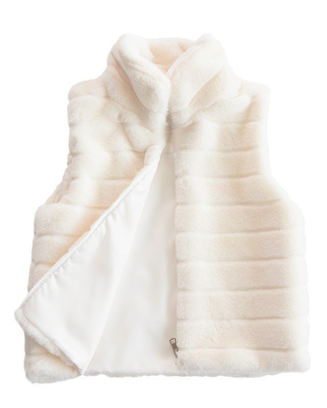 Quilted vest made of faux fur for women