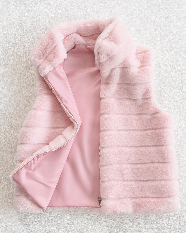 Quilted vest made of faux fur for women