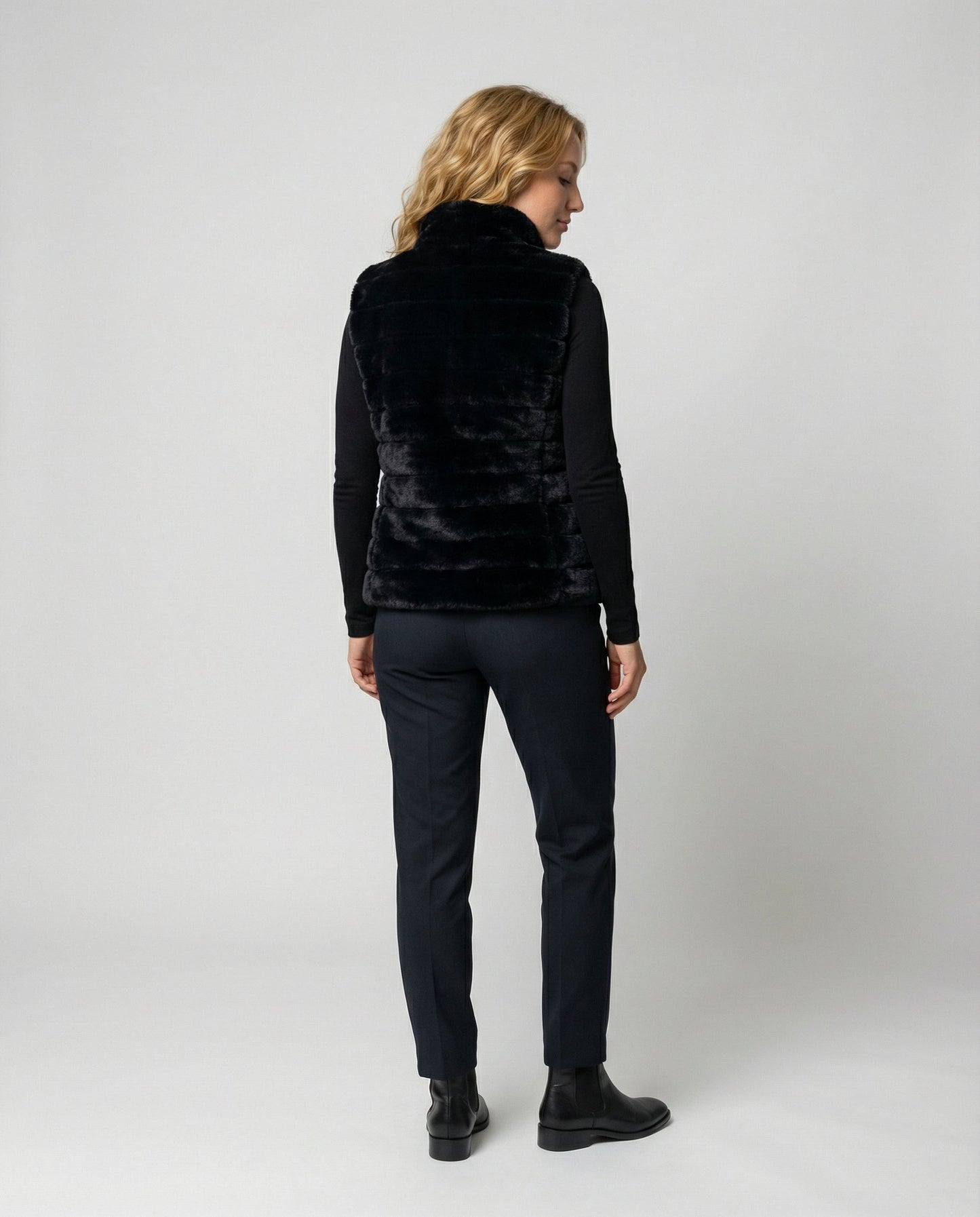 Quilted vest made of faux fur for women